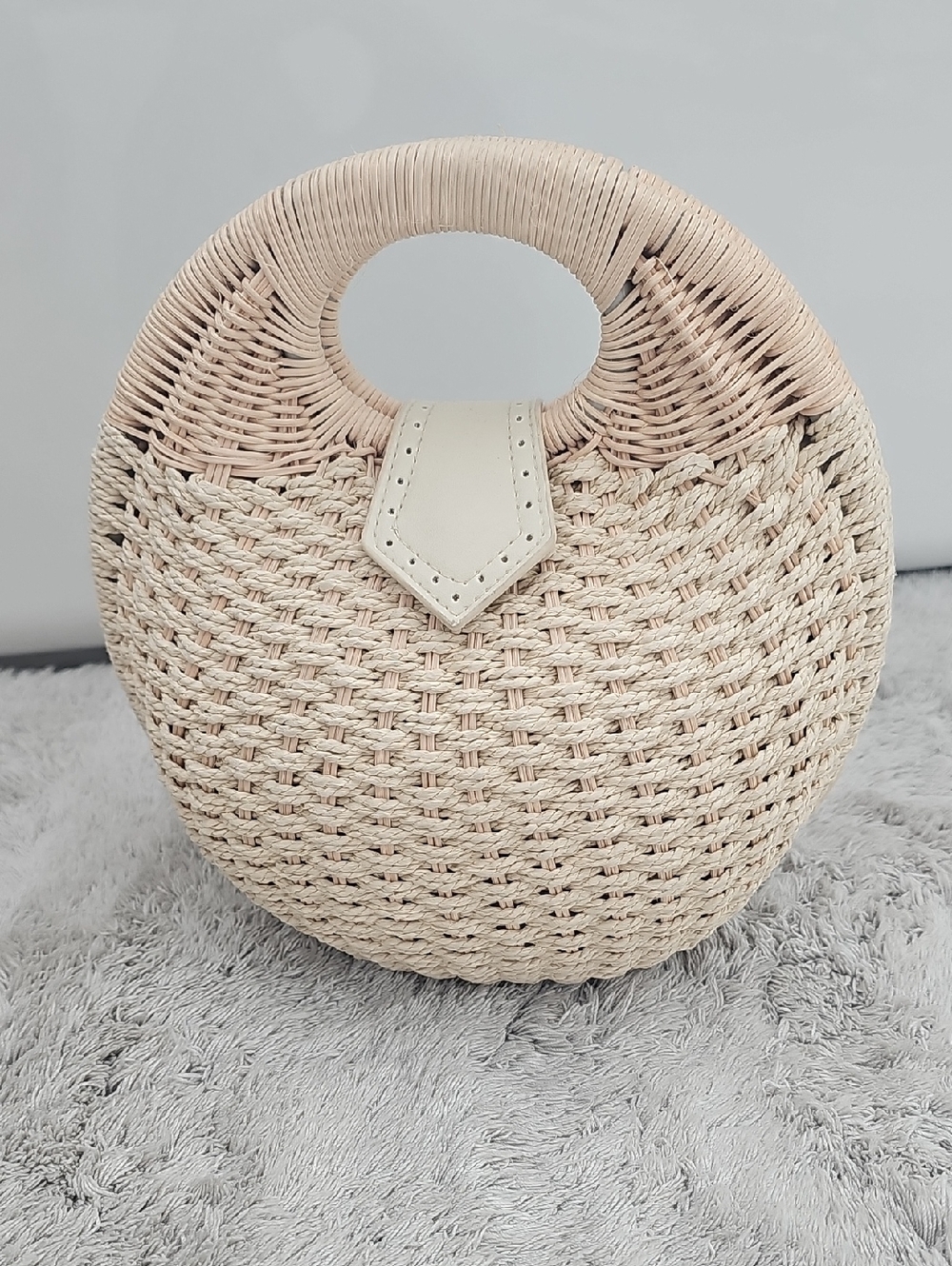 Woven Round Straw Tote Bag in Natural Cream